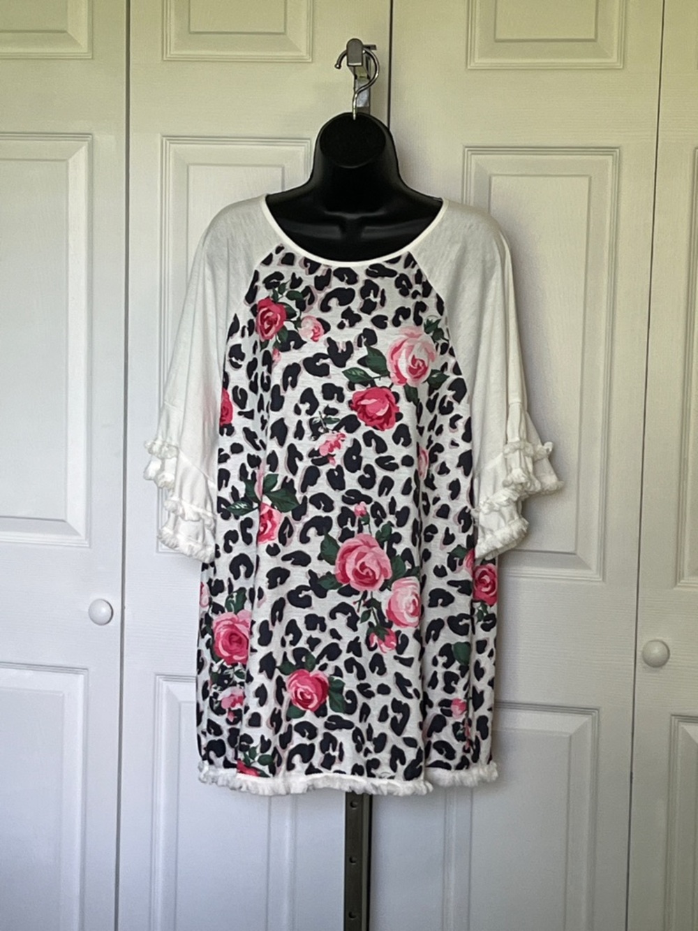 Floral Leopard Print Ruffle-Sleeve Blouse in White and Pink